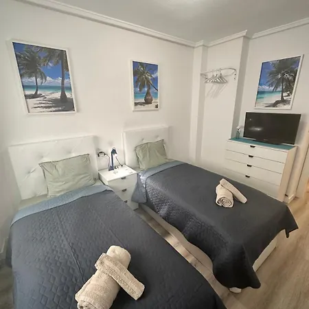 Apartamento Preciosos Moderno Piso Cerca De La Playa Del Cura Y Todos Servicios En Calle La Loma Torrevieja