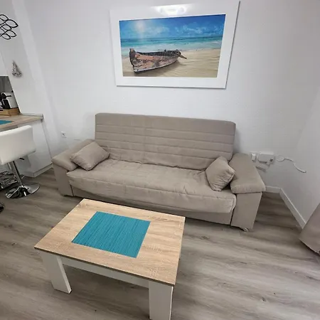 Preciosos Moderno Piso Cerca De La Playa Del Cura Y Todos Servicios En Calle La Loma *